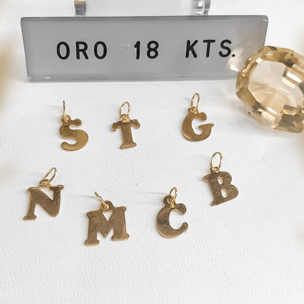 Dije Letras Oro 18k