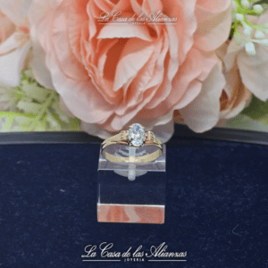 Cintillo oro con zafiro oval